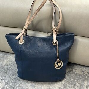 MICHAEL Michael Kors Jet Set Traveler Navy Pebbled Leather Shoulder Tote Purse